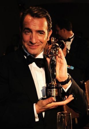 Jean_Dujardin_84th_Annual_Academy_Awards_Governors_UKDpYrbv9MVl.jpg