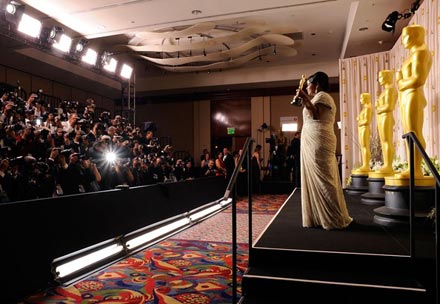 84th_Annual_Academy_Awards_Press_Room_MiUbJW21HkIl.jpg