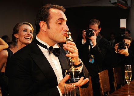 Jean_Dujardin_84th_Annual_Academy_Awards_Governors_tJvqCVMpgy5l.jpg