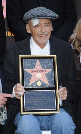 Dennis_Hopper_Honored_Hollywood_Walk_Fame_hhkbS7azIjCl.jpg