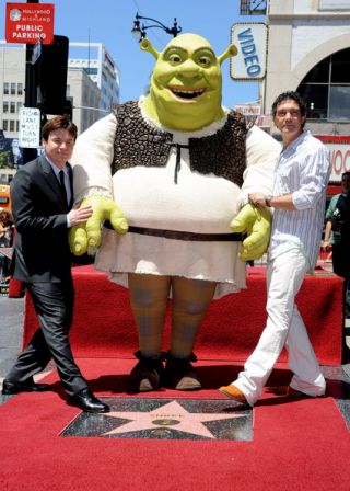 Shrek_Honored_Hollywood_Walk_Fame_RbG1fbShNaNl.jpg