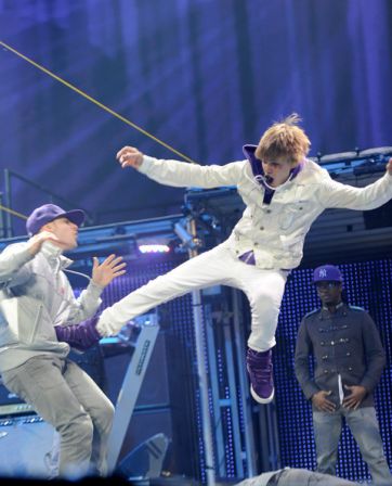 Justin_Bieber_Justin_Bieber_My_World_Tour_MnpTROg9ROUl.jpg