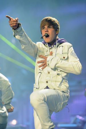 Justin_Bieber_Justin_Bieber_My_World_Tour_WZs2DAnNfKdl.jpg