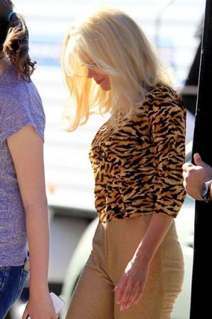 sultry_Nicole_Kidman_spotted_wearing_blonde_ro3NcNX8xqEl.jpg